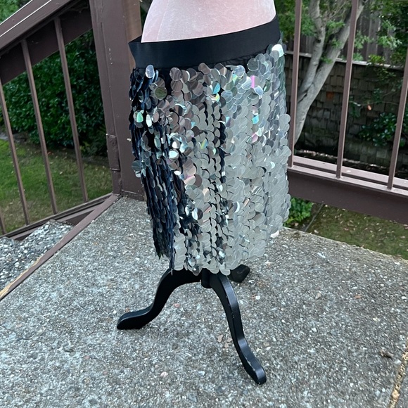 Formal-Skirt-Mini with Silver Payettes sequins sparkle, Las Vegas style, L/XL - Picture 6 of 14